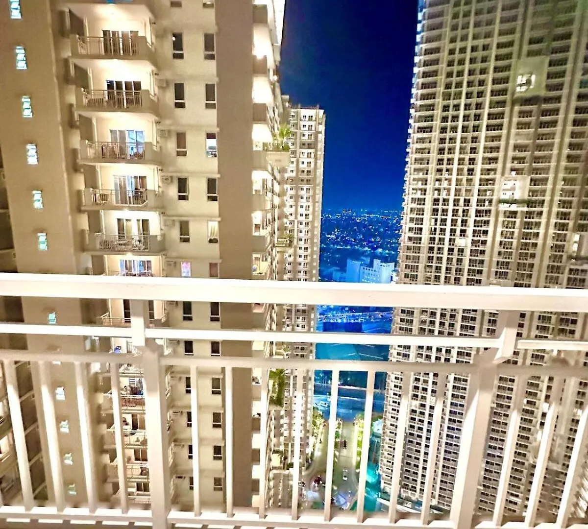 Emmanuel'S Lair Prisma Residences Manila